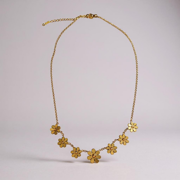 Delicate Gold-Plated Daisy Necklace – Everyday Wear Jewellery