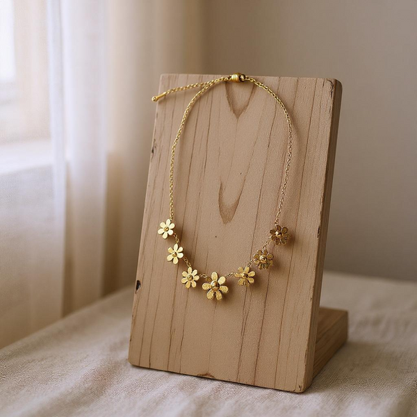 Delicate Gold-Plated Daisy Necklace – Everyday Wear Jewellery