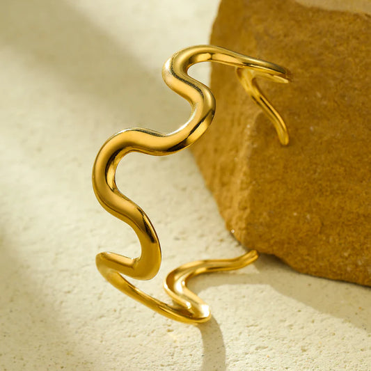 Wavy 18K Adjustable Bangle